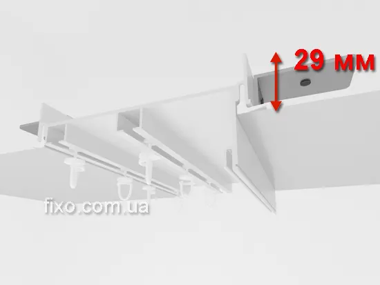 встроенный в натяжной потолок карниз с планкой, которая закрывает крючки