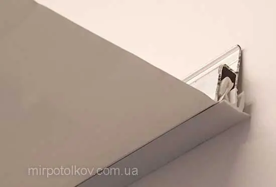натяжна стеля з заглушкою - вид в розрізі