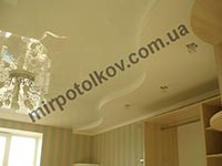 біла натяжна стеля хвилею