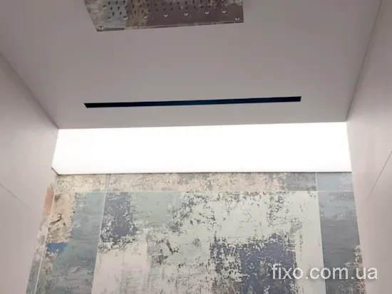 стеля, що світиться в душовій зоні